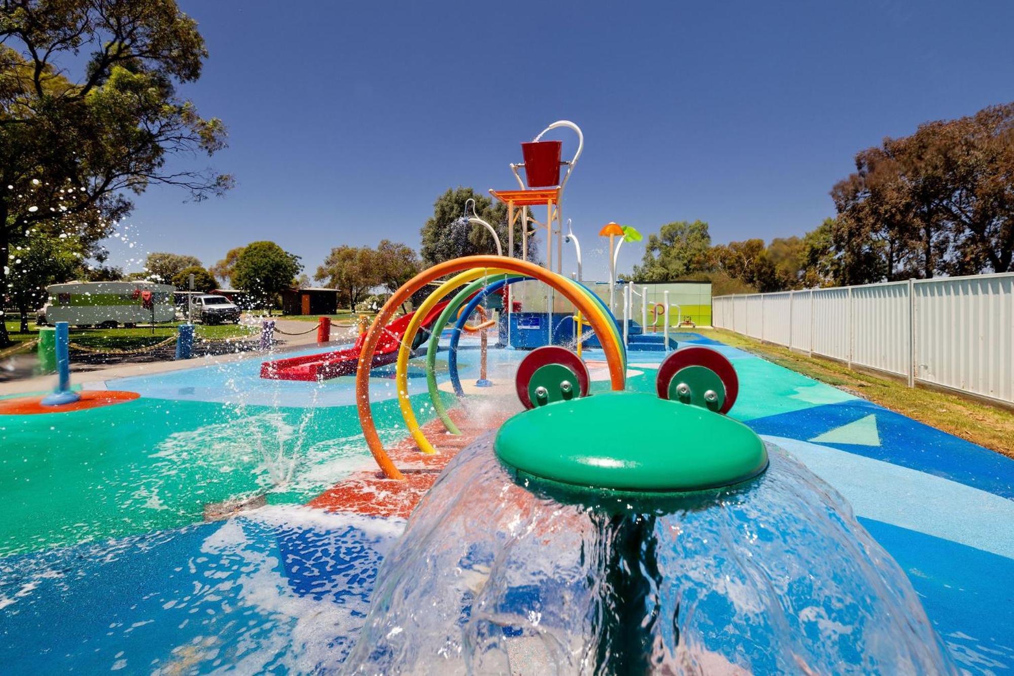 Big4 Swan Hill Hotel Exterior photo